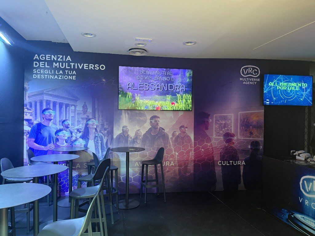 Area attesa VRC Montesilvano con murales Agenzia del Multiverso